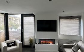 Luxury Apartment Belfast City Centre Overlooking Custom House Square